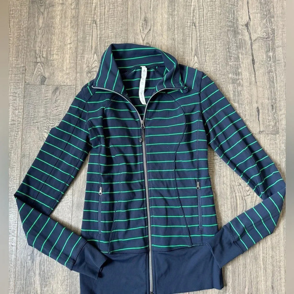 SOLD Lululemon Nice Asana Jacket- Size 6 - Picture 3 of 7